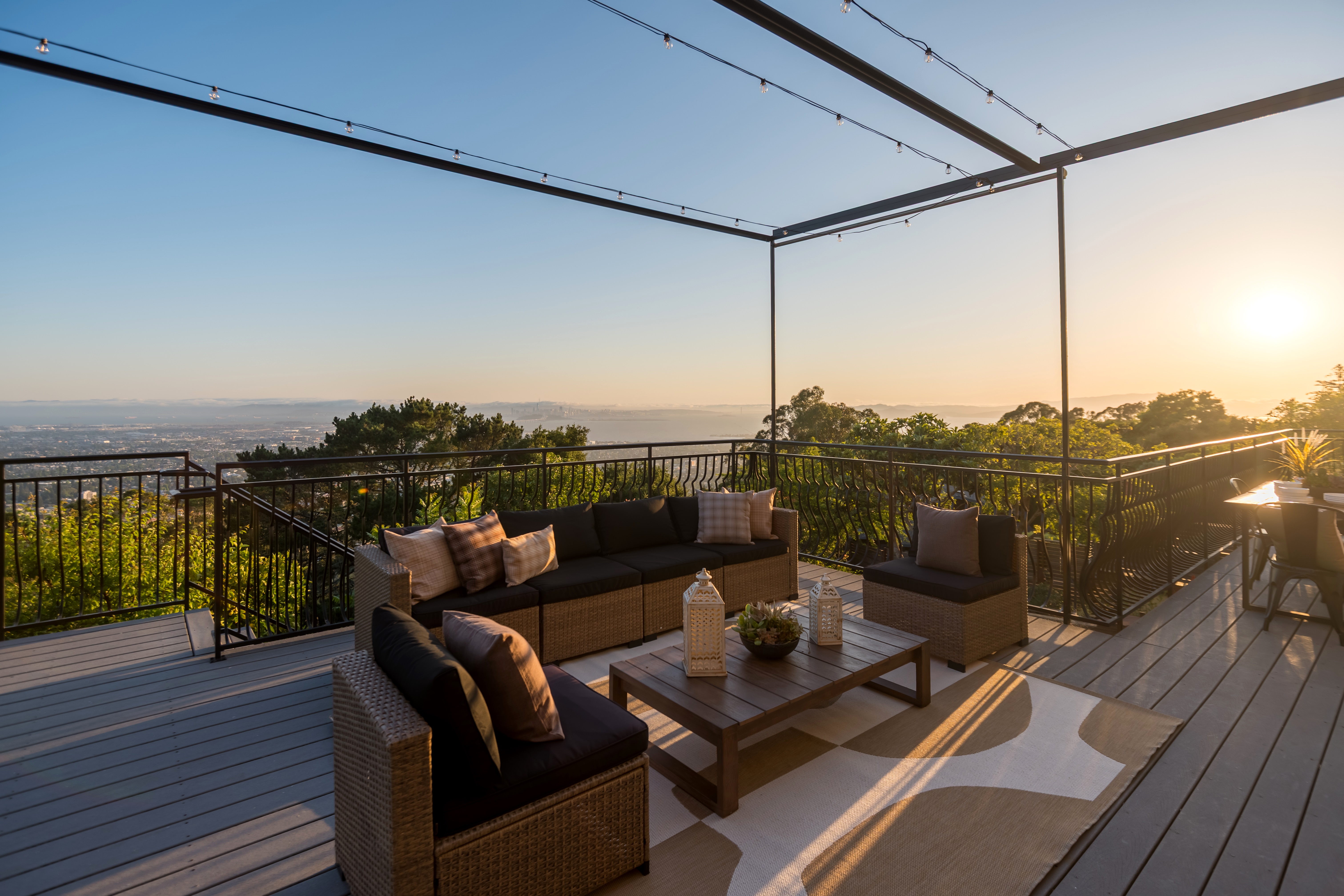  A Mediterranean Retreat Above the Bay - 物件實景