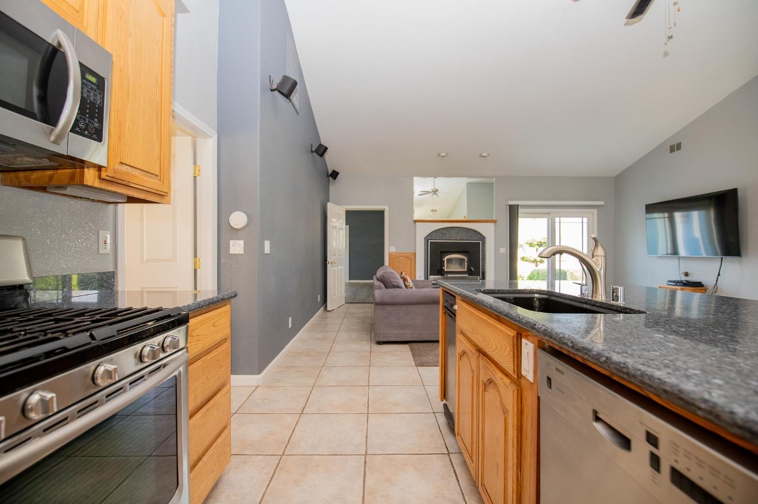 Arbuckle, California, 95912, United States, 3 Bedrooms Bedrooms, ,2 BathroomsBathrooms,Residential,For Sale,1991763