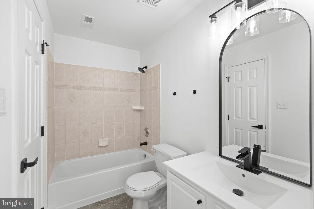 Upper Marlboro, Maryland, 20772, United States, 5 Bedrooms Bedrooms, ,4 BathroomsBathrooms,Residential,For Sale,1988890