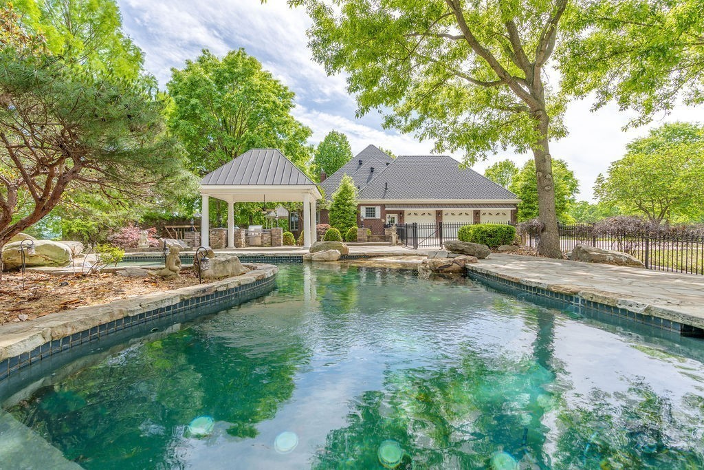 Clarksville, Tennessee, 37043, United States, 7 Bedrooms Bedrooms, ,7 BathroomsBathrooms,Residential,For Sale,1999210