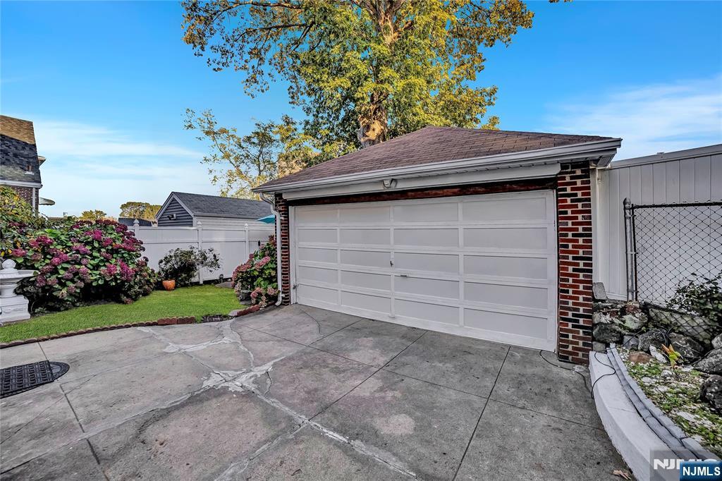 Cliffside Park, New Jersey, 07010, United States, 3 Bedrooms Bedrooms, ,2 BathroomsBathrooms,Residential,For Sale,1992851