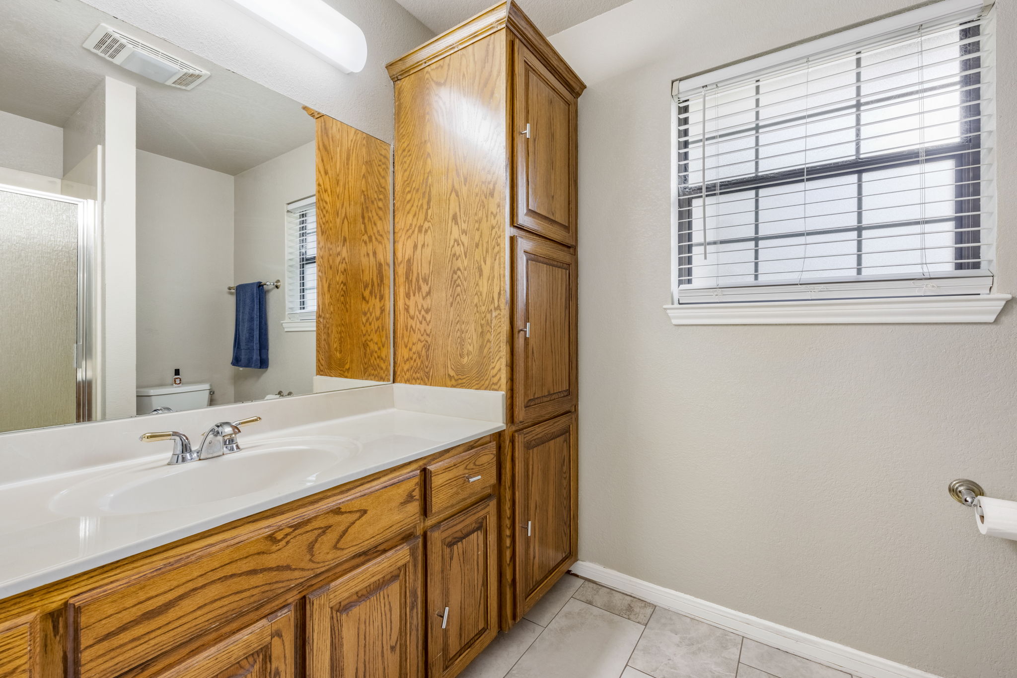  Charming South Temple Home  Mature Trees  Spacious Layout - 物件實景