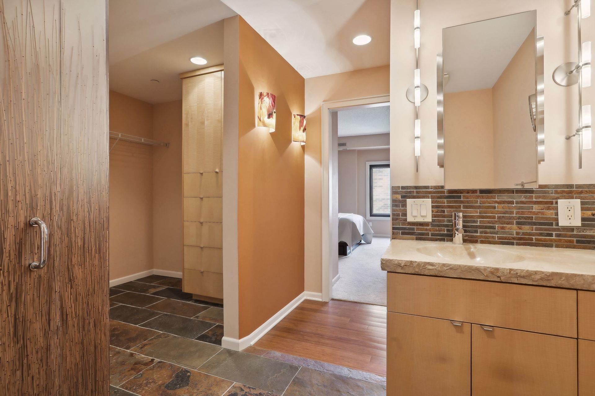 Minneapolis, Minnesota, 55403, United States, 2 Bedrooms Bedrooms, ,1 BathroomBathrooms,Residential,For Sale,1794027