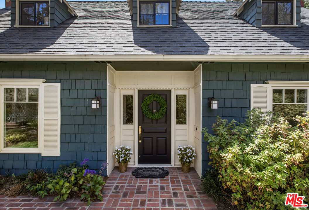 Altadena, California, 91001, United States, 4 Bedrooms Bedrooms, ,4 BathroomsBathrooms,Residential,For Sale,1992160