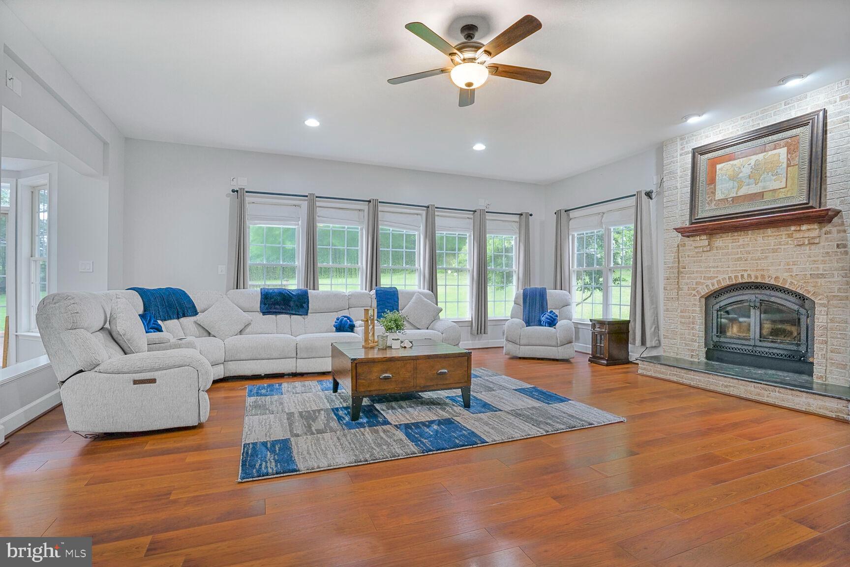 Woodbridge, Virginia, 22192, United States, 5 Bedrooms Bedrooms, ,5 BathroomsBathrooms,Residential,For Sale,1825491