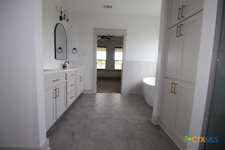 Salado, Texas, 76571, United States, 3 Bedrooms Bedrooms, ,3 BathroomsBathrooms,Residential,For Sale,1980220