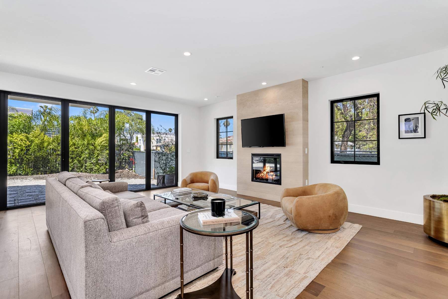  8671 Clifton Way - 物件實景