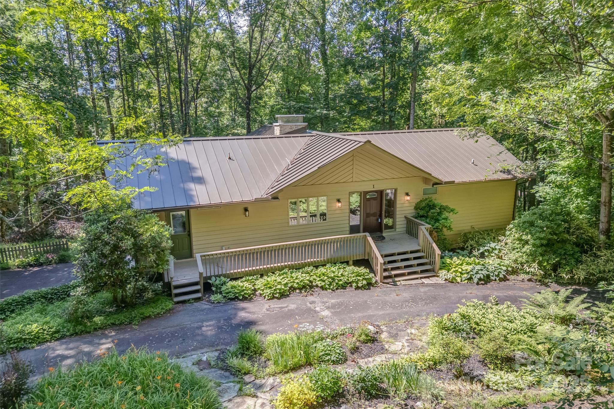 Maggie Valley, North Carolina, 28751, United States, 3 Bedrooms Bedrooms, ,3 BathroomsBathrooms,Residential,For Sale,1976067