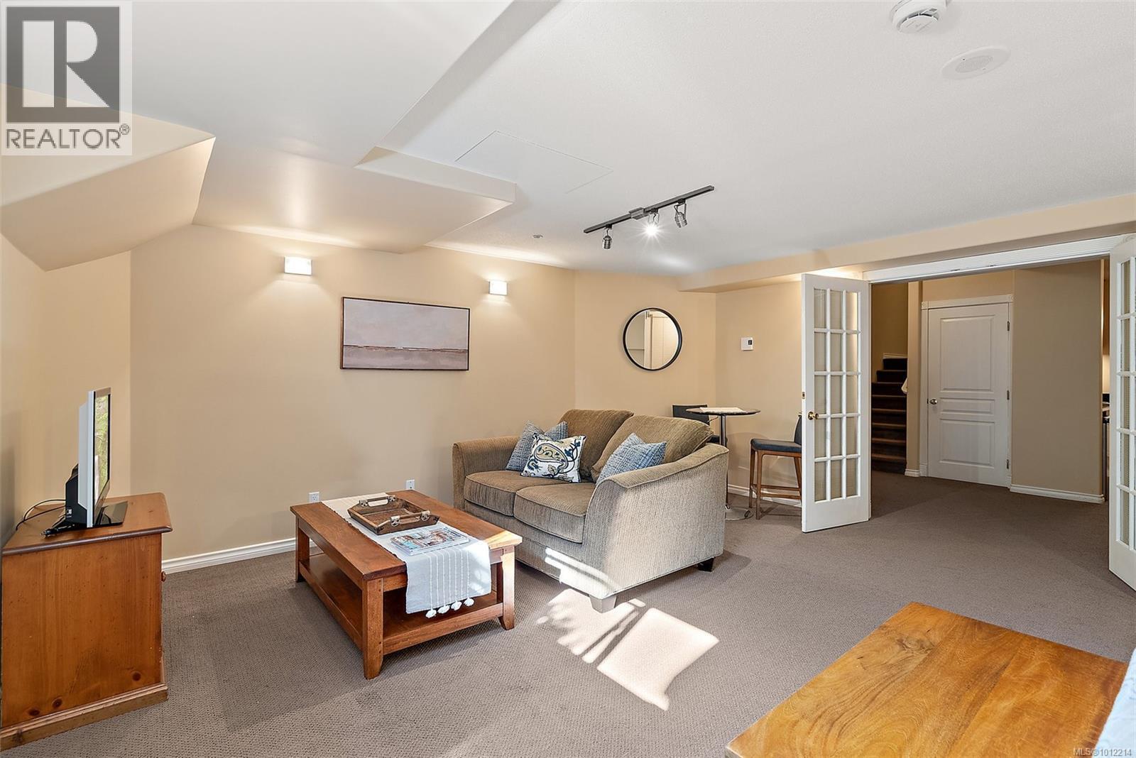 VICTORIA, British Columbia, V9A 7M5, CA, 4 Bedrooms Bedrooms, ,4 BathroomsBathrooms,Residential,For Sale,1947216