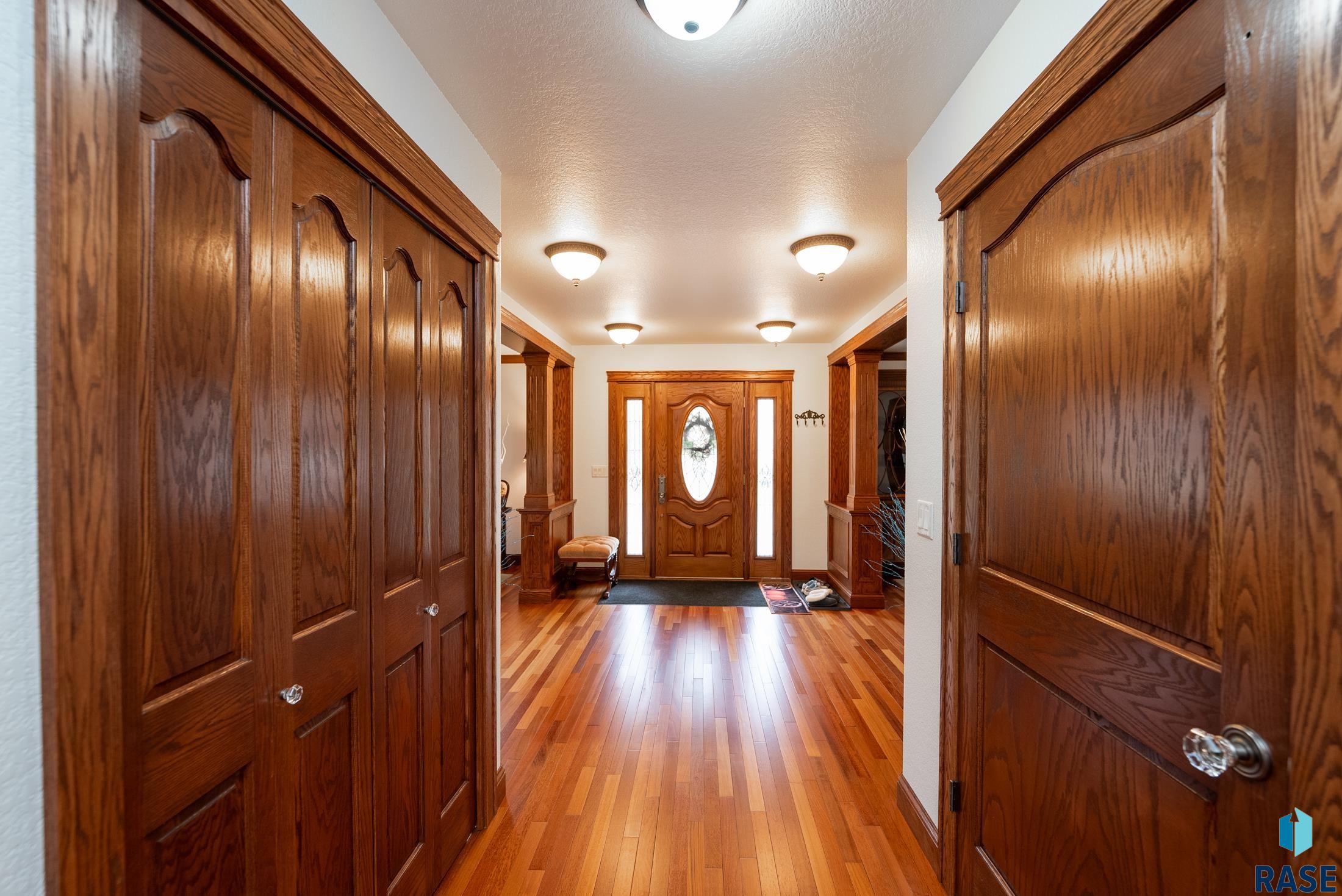 Yankton, South Dakota, 57078, United States, 6 Bedrooms Bedrooms, ,4 BathroomsBathrooms,Residential,For Sale,1975294