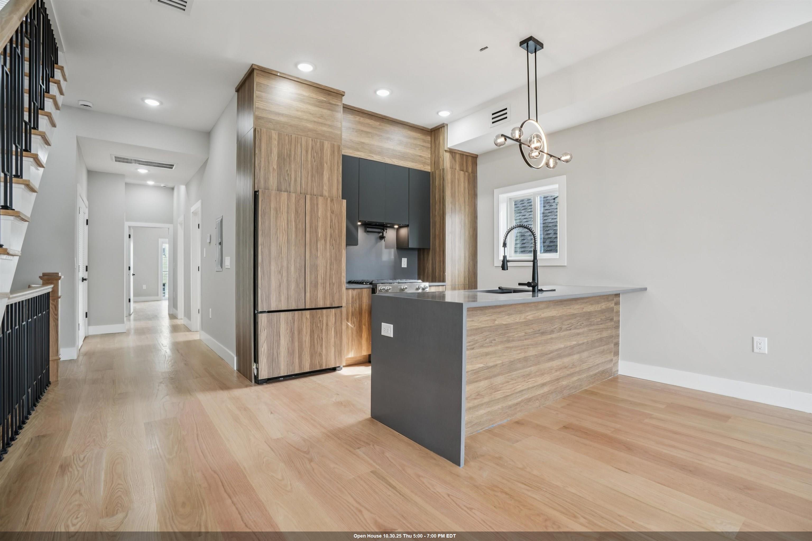 Jersey City, New Jersey, 07307, United States, 3 Bedrooms Bedrooms, ,2 BathroomsBathrooms,Residential,For Sale,1957781