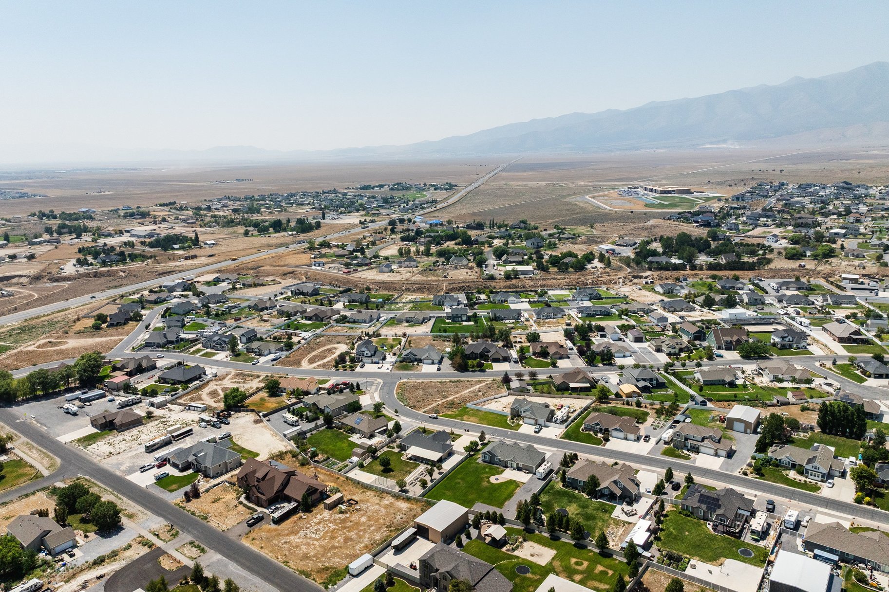  0.56 acres. Corner Lot. No HOA. ADU Potential. This one is different - 物件實景
