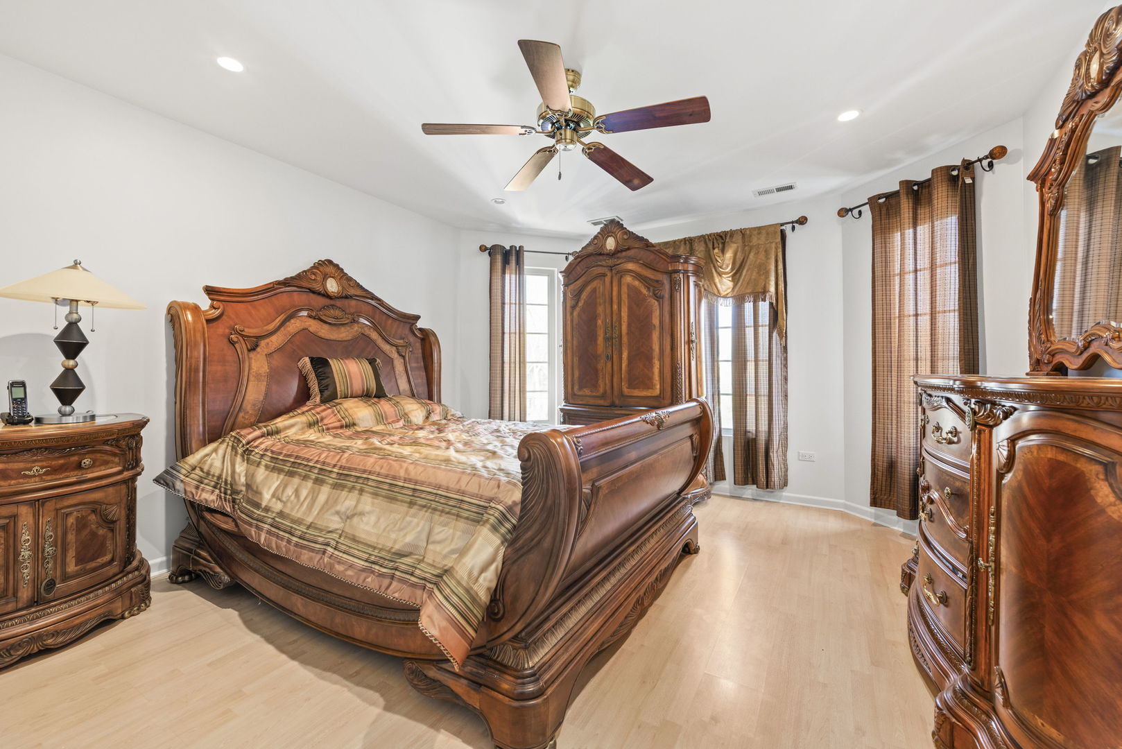 Lincolnshire, Illinois, 60069, United States, 4 Bedrooms Bedrooms, ,4 BathroomsBathrooms,Residential,For Sale,1877536