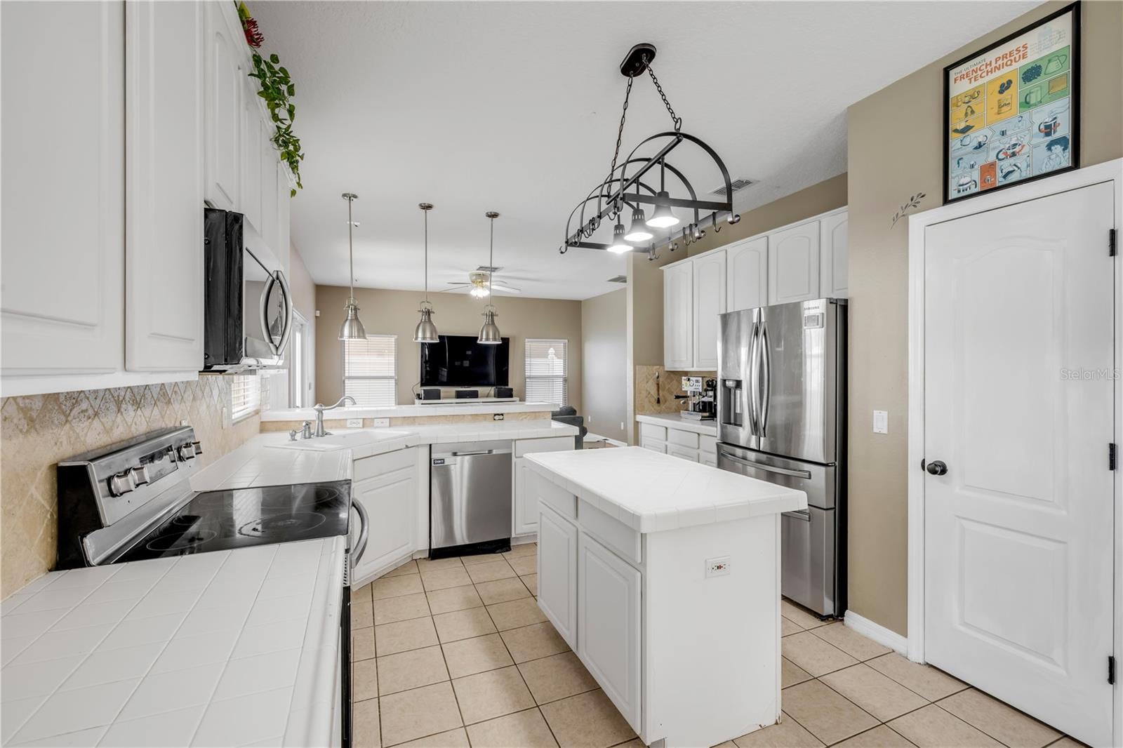 ORLANDO, Florida, 32835, United States, 4 Bedrooms Bedrooms, ,3 BathroomsBathrooms,Residential,For Sale,1885339