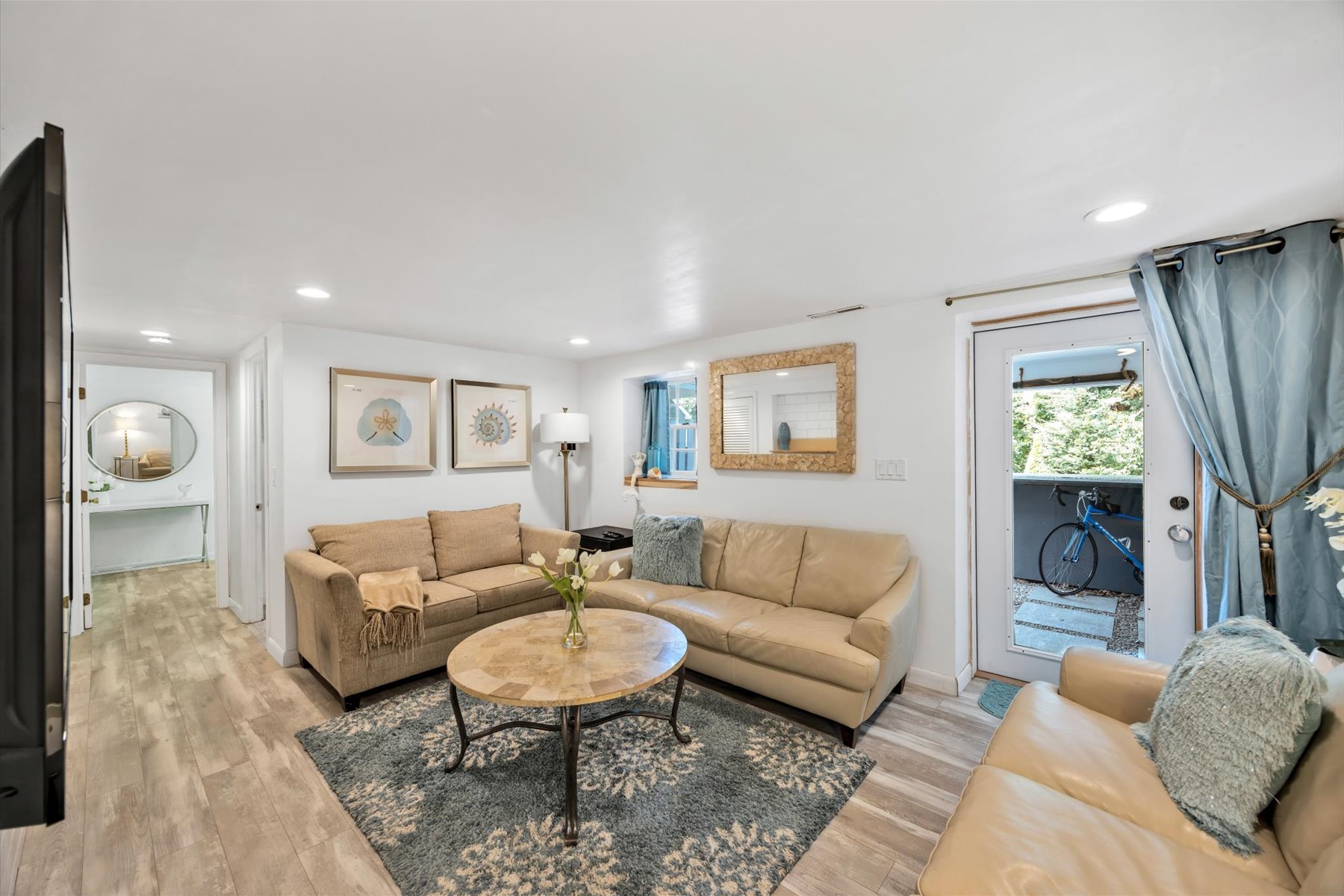  Beautifully Remodeled Cape Style Home - 物件實景