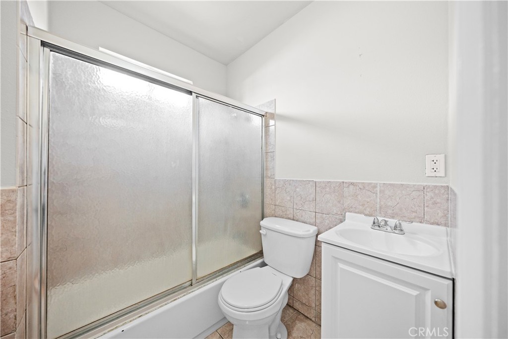 Los Angeles, California, 90011, United States, 4 Bedrooms Bedrooms, ,3 BathroomsBathrooms,Residential,For Sale,1984518