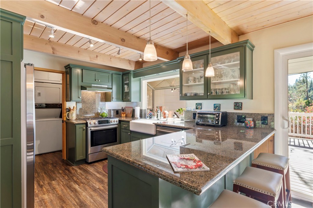 Lake Arrowhead, California, 92352, United States, 4 Bedrooms Bedrooms, ,2 BathroomsBathrooms,Residential,For Sale,2003409