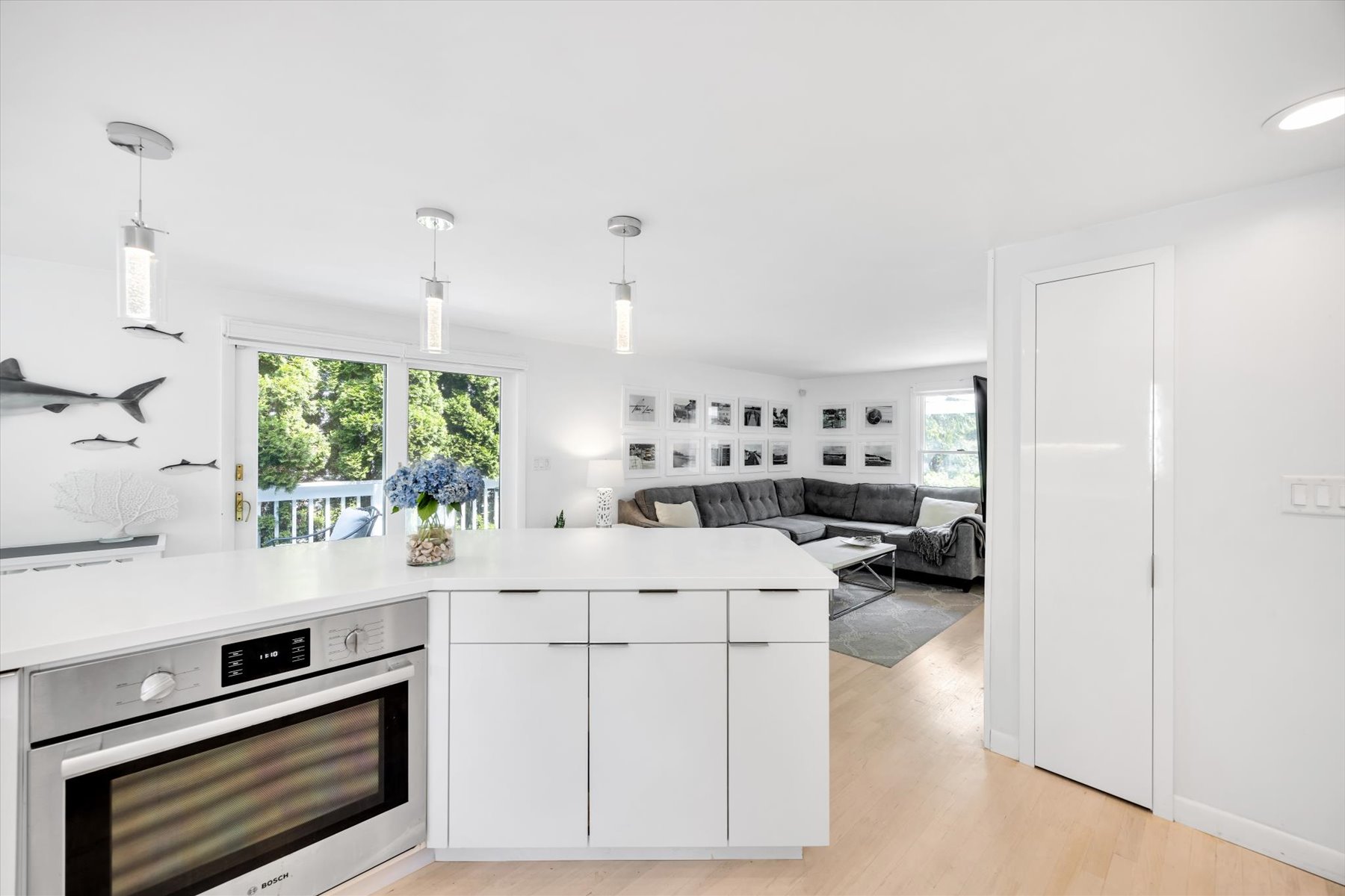  Beautifully Remodeled Cape Style Home - 物件實景