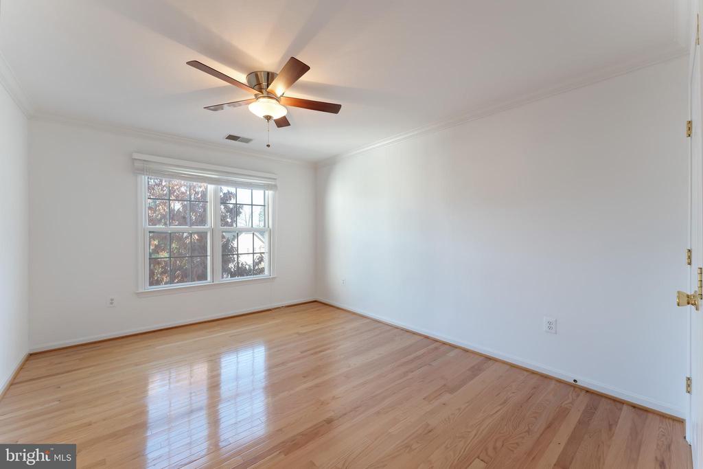 Lorton, Virginia, 22079, United States, 5 Bedrooms Bedrooms, ,4 BathroomsBathrooms,Residential,For Sale,2001485