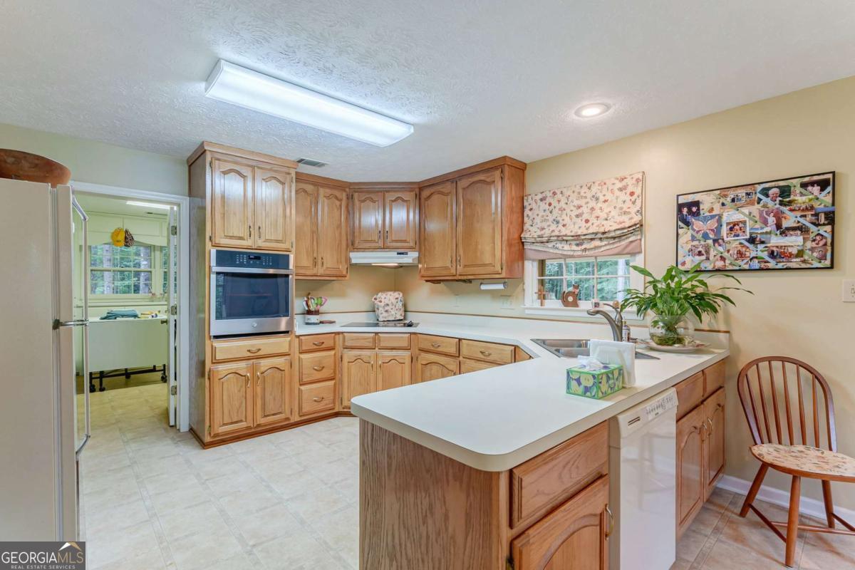 Comer, Georgia, 30629, United States, 5 Bedrooms Bedrooms, ,3 BathroomsBathrooms,Residential,For Sale,1991082