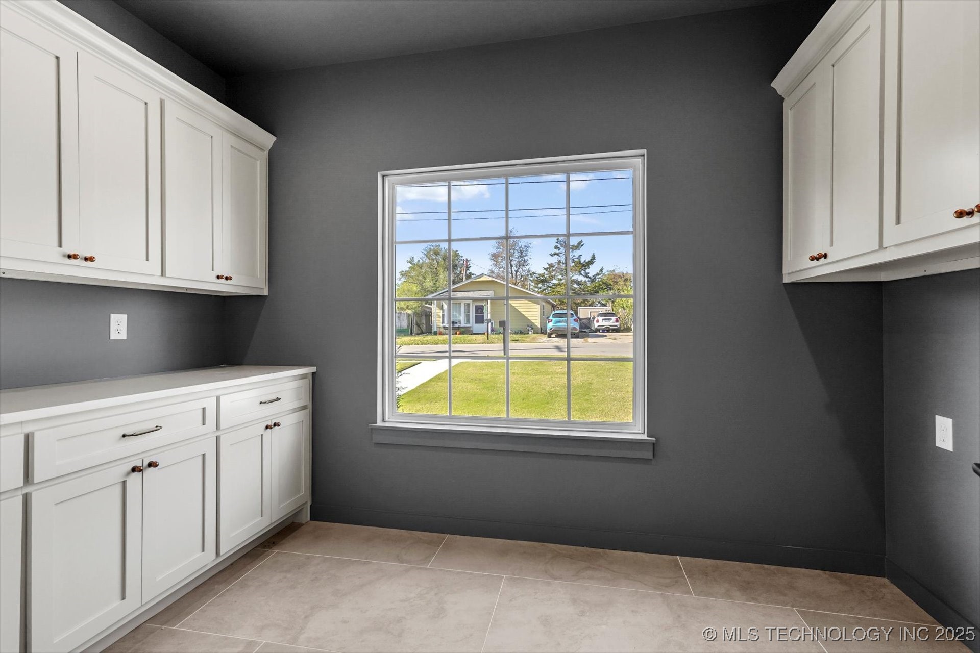 Broken Arrow, Oklahoma, 74012, United States, 5 Bedrooms Bedrooms, ,3 BathroomsBathrooms,Residential,For Sale,1991431