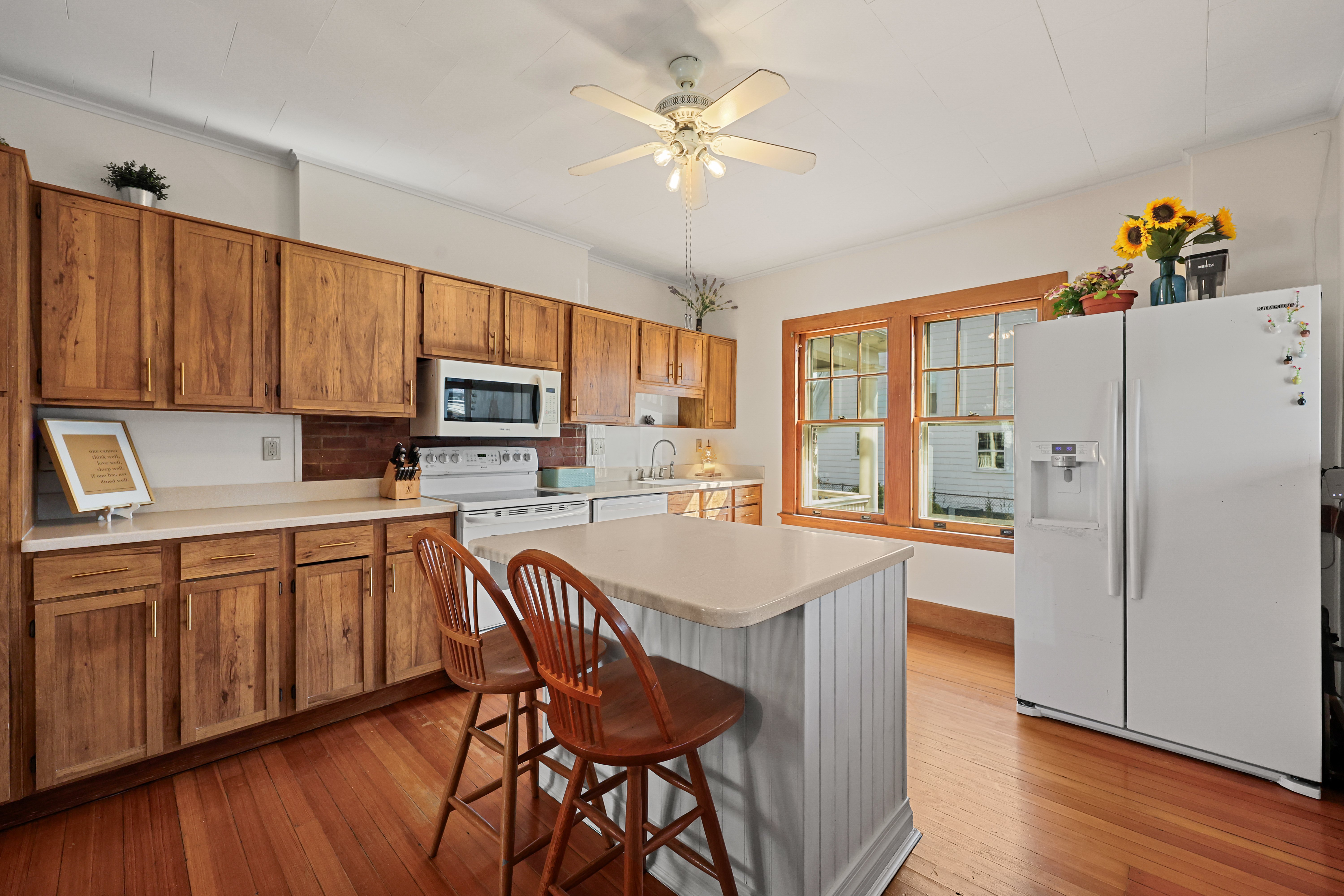  1720 Whitney Avenue - 物件實景