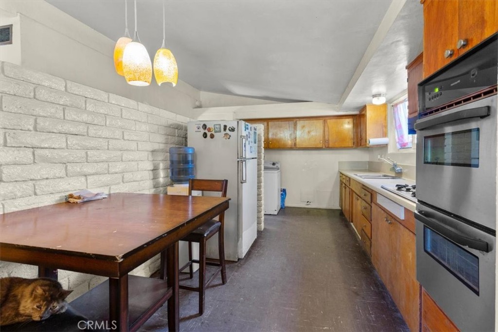 Pomona, California, 91766, United States, 4 Bedrooms Bedrooms, ,2 BathroomsBathrooms,Residential,For Sale,1920904