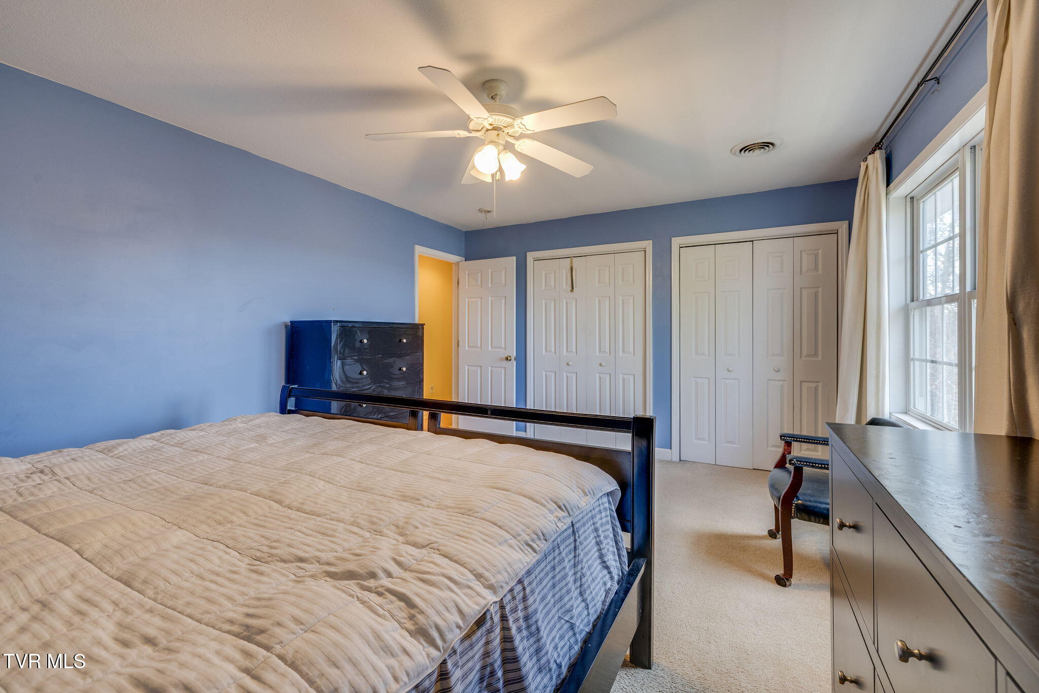 Johnson City, Tennessee, 37601, United States, 5 Bedrooms Bedrooms, ,4 BathroomsBathrooms,Residential,For Sale,2049001