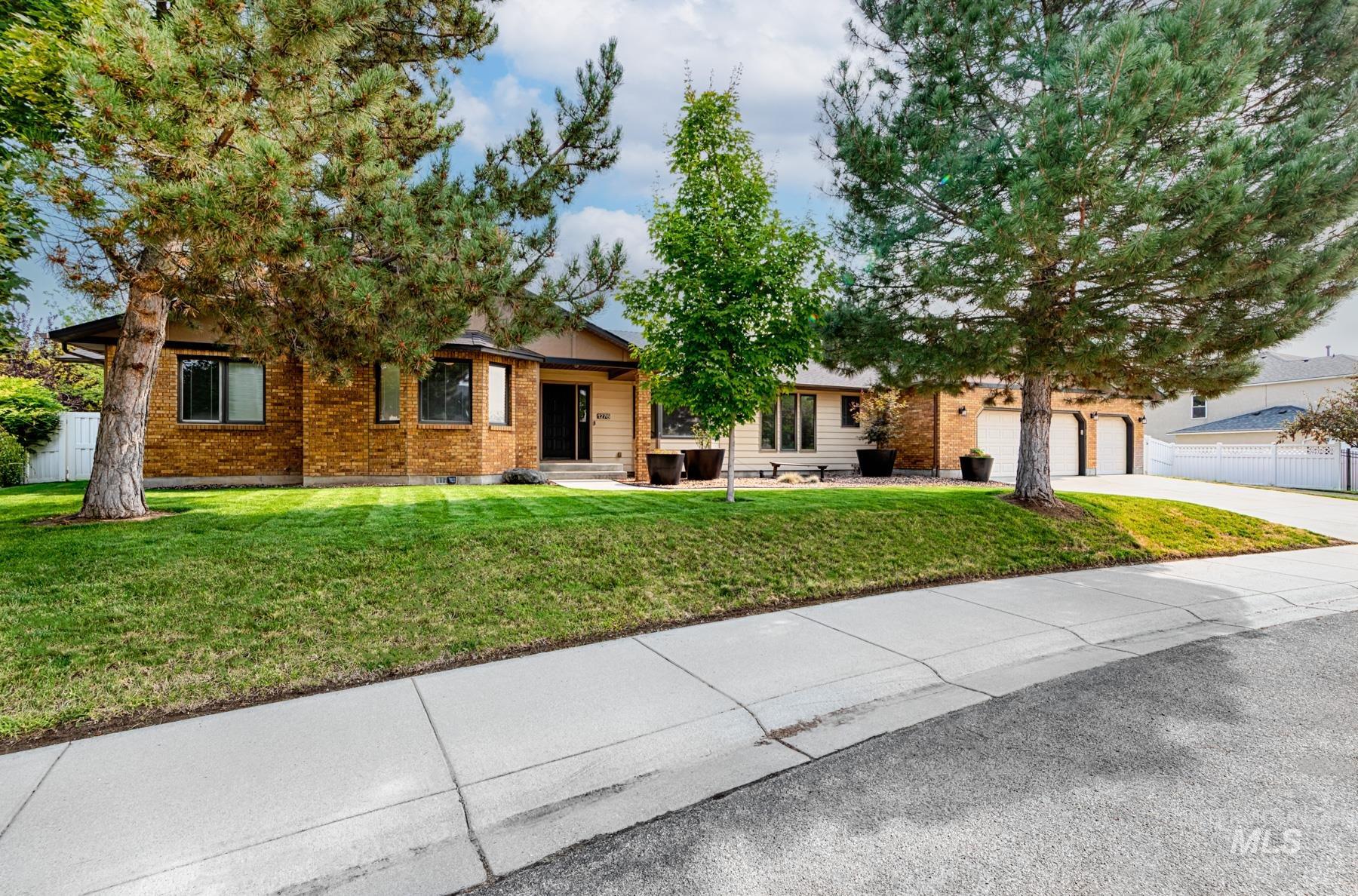 Kuna, Idaho, 83634, United States, 6 Bedrooms Bedrooms, ,4 BathroomsBathrooms,Residential,For Sale,1950984