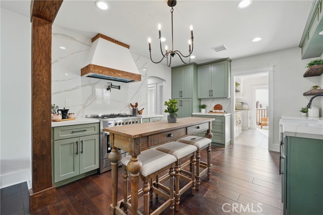 Los Angeles, California, 90018, United States, 5 Bedrooms Bedrooms, ,5 BathroomsBathrooms,Residential,For Sale,1984330