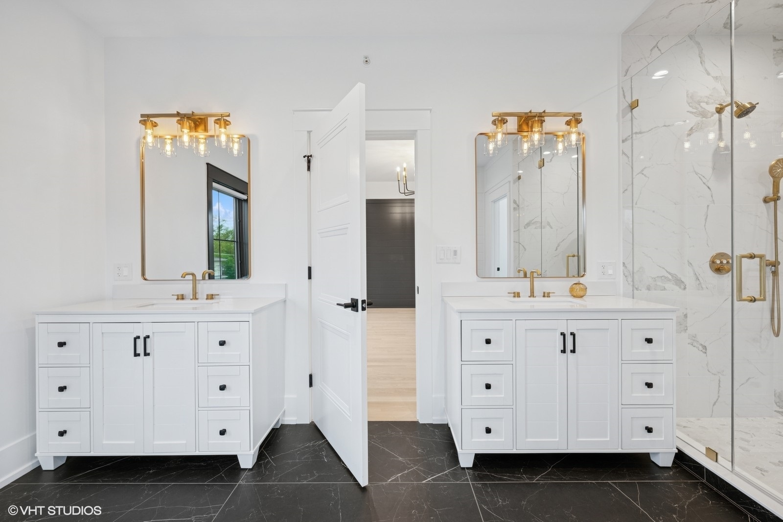 Northbrook, Illinois, 60062, United States, 5 Bedrooms Bedrooms, ,5 BathroomsBathrooms,Residential,For Sale,1827493