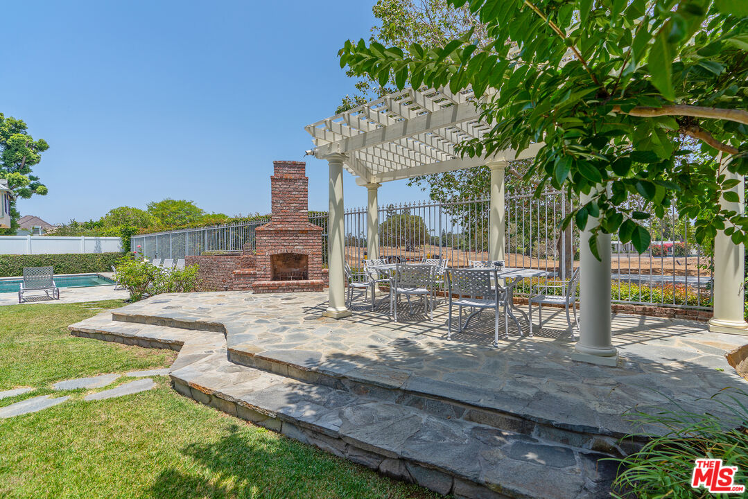 Los Angeles, California, 90004, United States, 6 Bedrooms Bedrooms, ,7 BathroomsBathrooms,Residential,For Sale,1907510