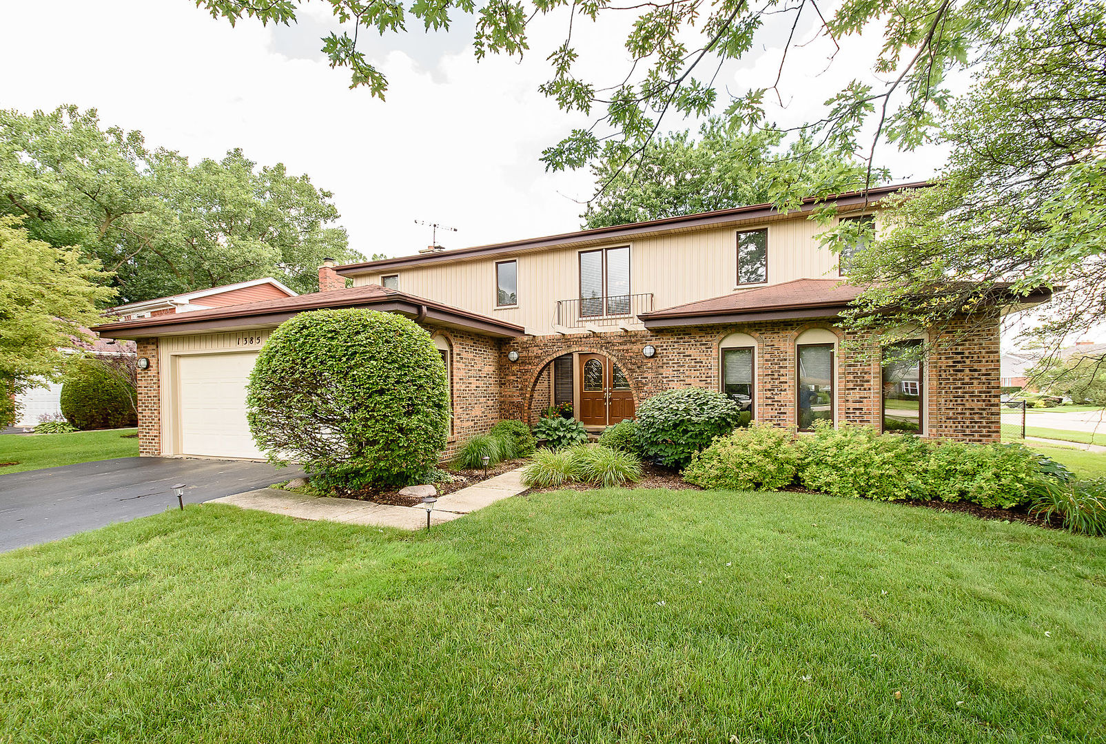 Deerfield, Illinois, 60015, United States, 4 Bedrooms Bedrooms, ,3 BathroomsBathrooms,Residential,For Sale,1866980