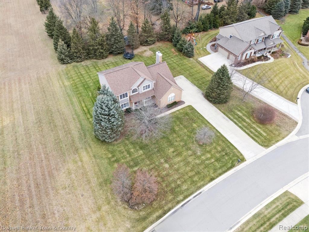 Highland, Michigan, 48357, United States, 4 Bedrooms Bedrooms, ,4 BathroomsBathrooms,Residential,For Sale,2003066