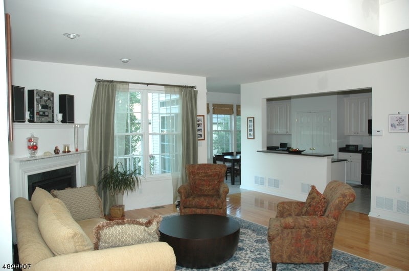 Wayne Twp., New Jersey, 07470, United States, 3 Bedrooms Bedrooms, ,3 BathroomsBathrooms,Residential,For Sale,1943649