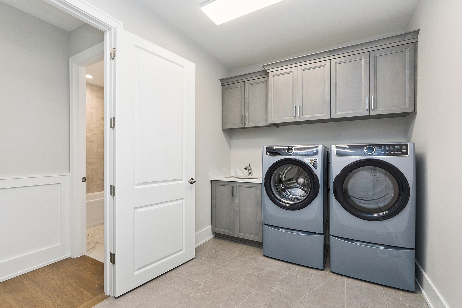 Orland Park, Illinois, 60467, United States, 4 Bedrooms Bedrooms, ,3 BathroomsBathrooms,Residential,For Sale,1976249