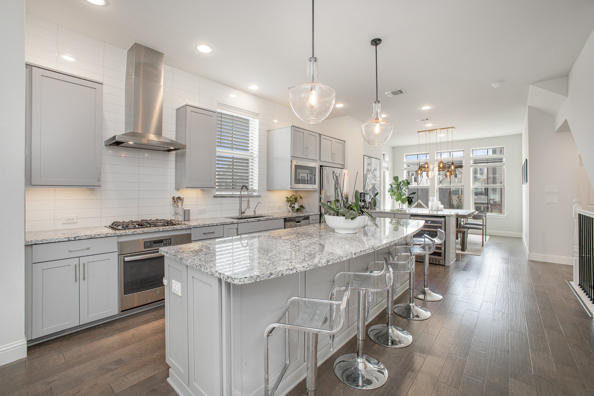 Dallas, Texas, 75212, United States, 3 Bedrooms Bedrooms, ,4 BathroomsBathrooms,Residential,For Sale,1760798