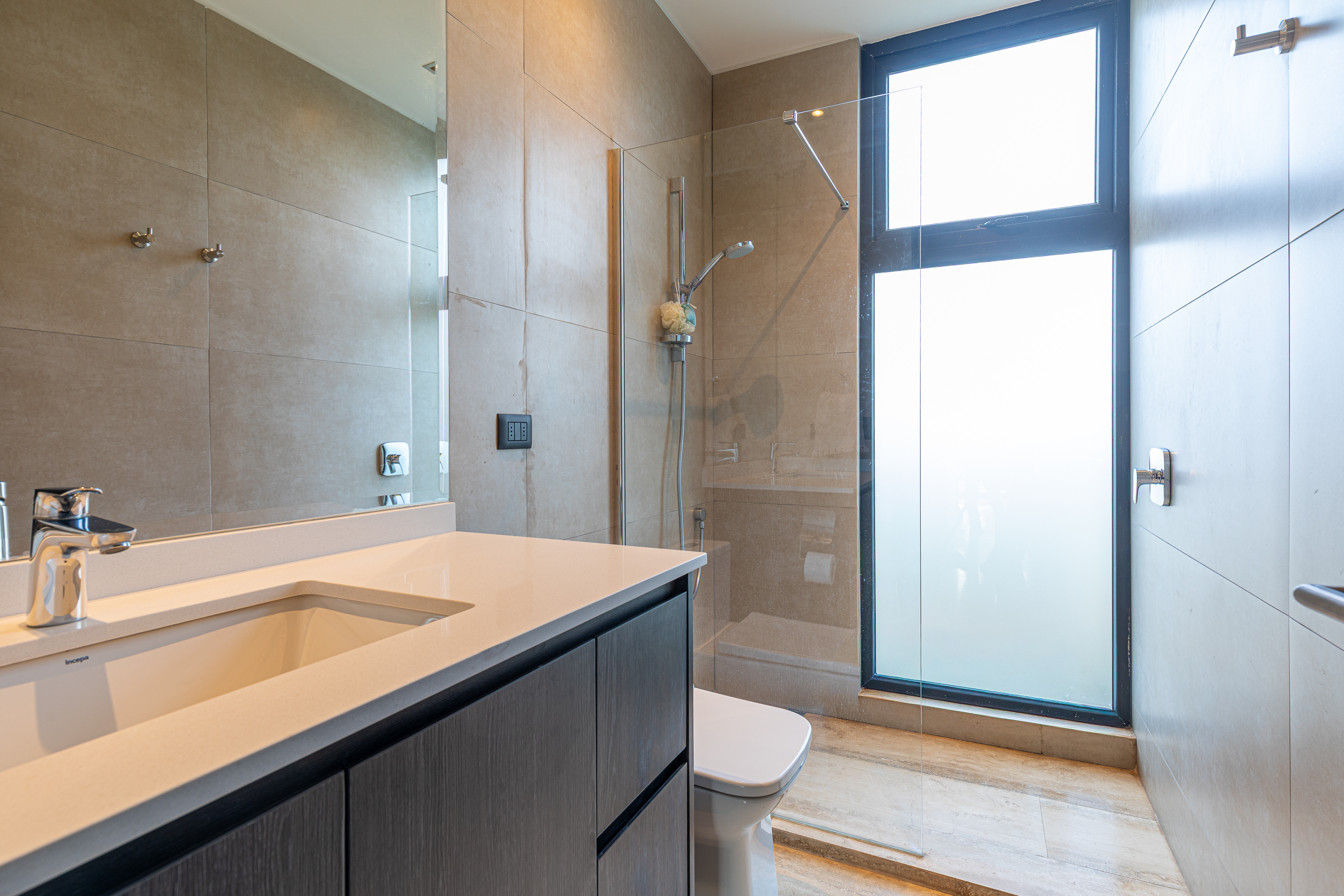  Modern 4-Bedroom Home in Las Brisas Gated Community - 物件實景
