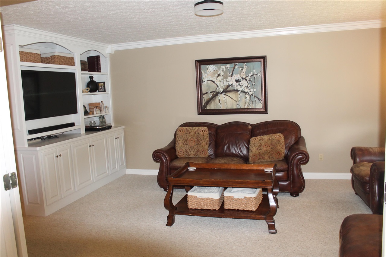 Alvaton, Kentucky, 42122, United States, 5 Bedrooms Bedrooms, ,4 BathroomsBathrooms,Residential,For Sale,1908612
