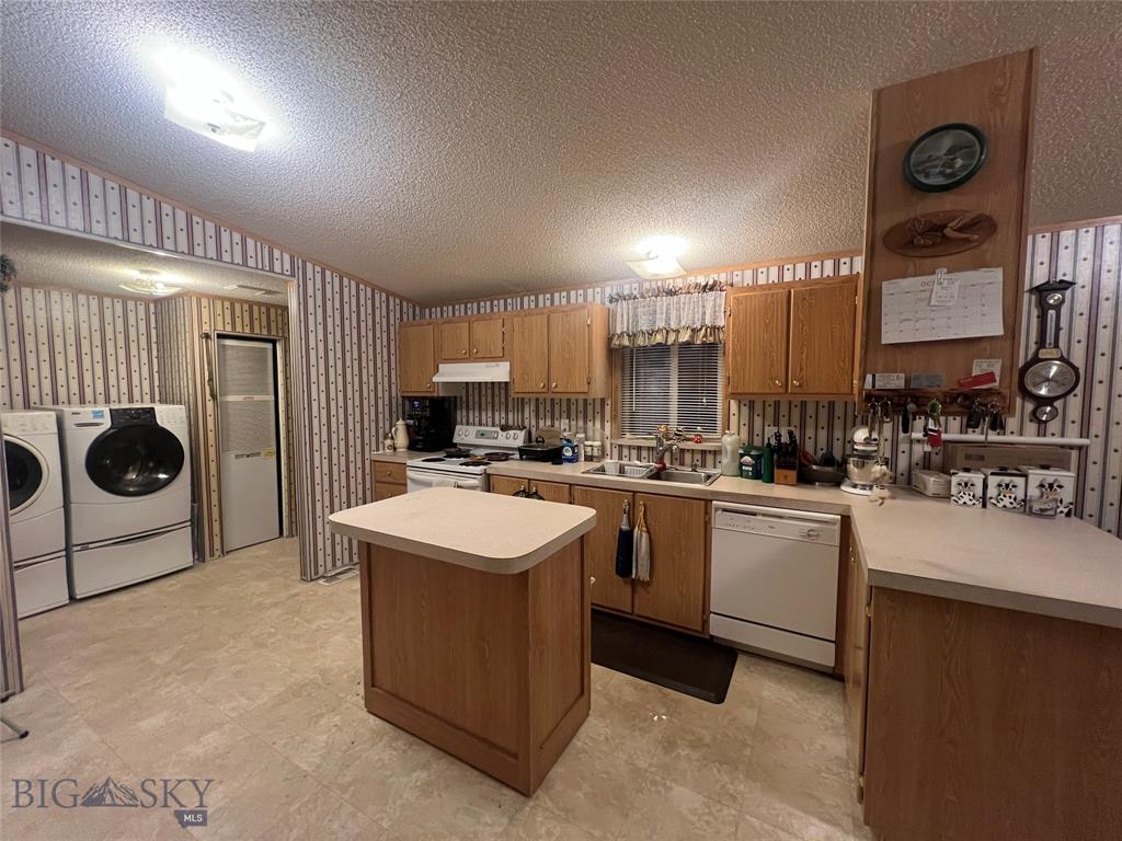 Butte, Montana, 59701, United States, 4 Bedrooms Bedrooms, ,2 BathroomsBathrooms,Residential,For Sale,1882095