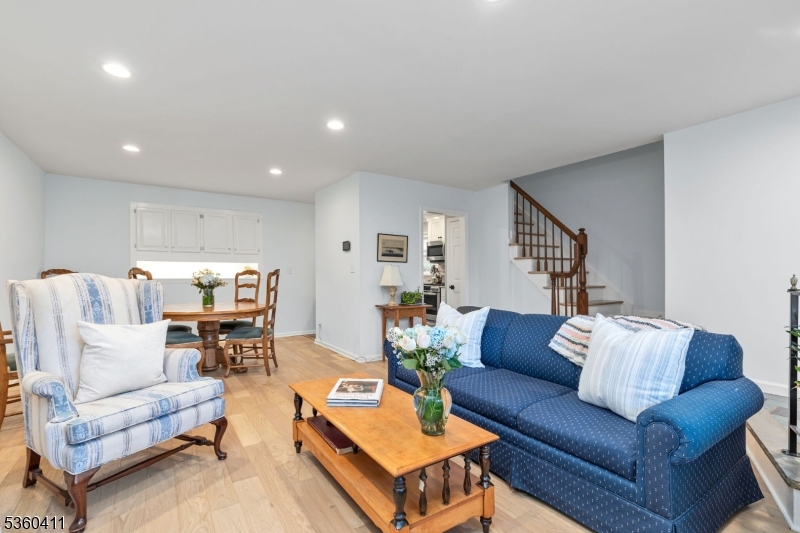 Scotch Plains Twp., New Jersey, 07076, United States, 2 Bedrooms Bedrooms, ,3 BathroomsBathrooms,Residential,For Sale,1999583