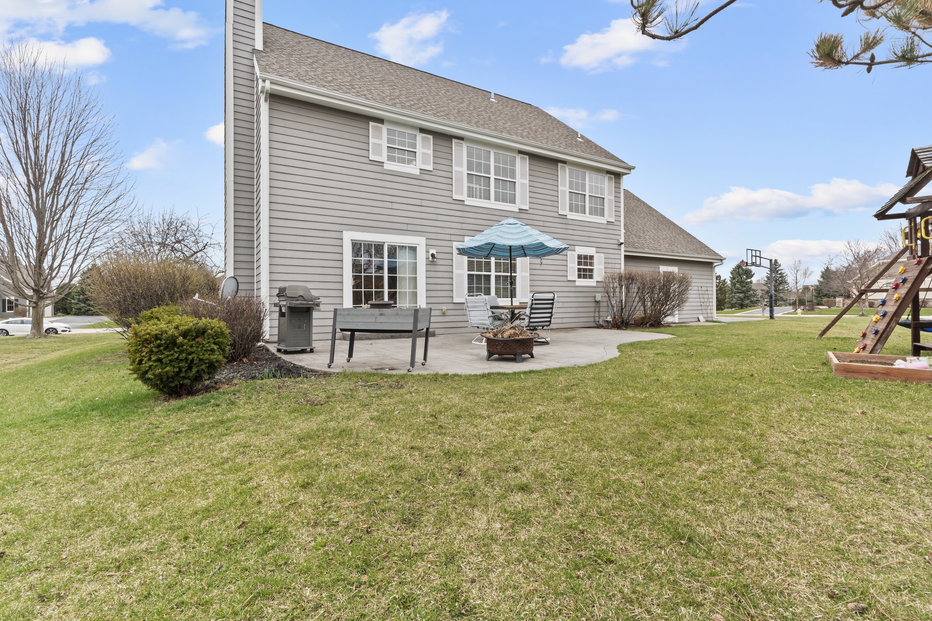  Desirable Pabst Farms Four Bedroom Colonial - 物件實景