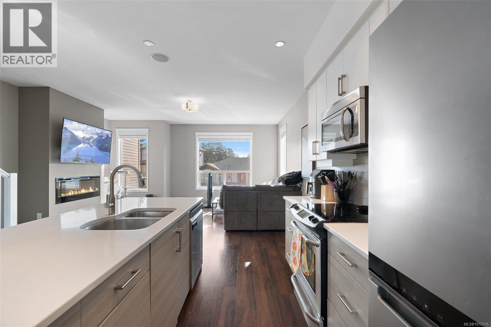 LANGFORD, British Columbia, V9B 3P3, CA, 4 Bedrooms Bedrooms, ,4 BathroomsBathrooms,Residential,For Sale,1946916