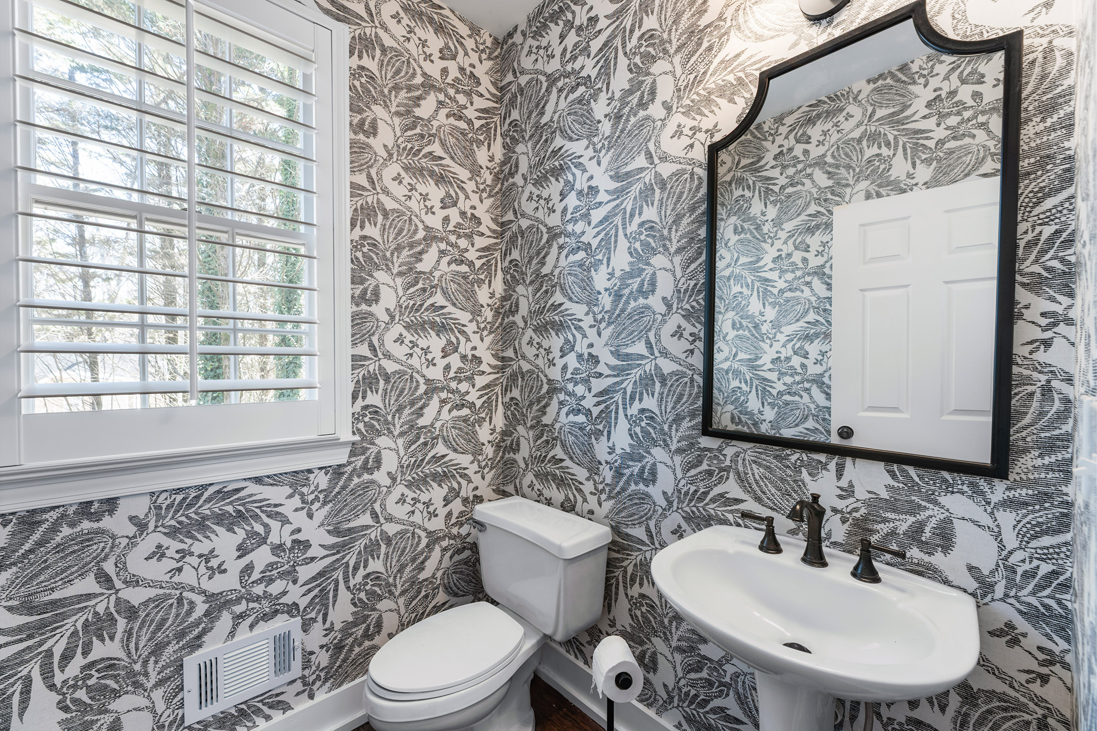  Charming Home Offers the Perfect Blend of Charm, Function, and Location - 物件實景