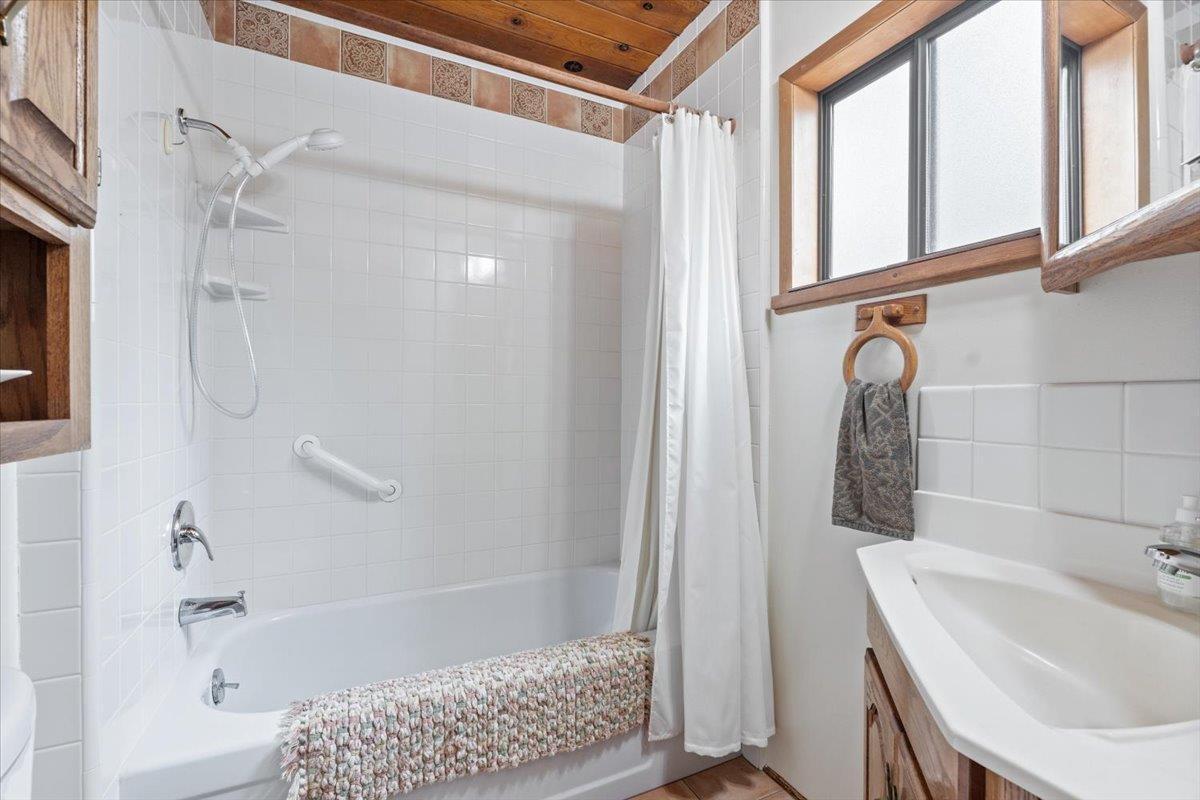 Grass Valley, California, 95945, United States, 3 Bedrooms Bedrooms, ,2 BathroomsBathrooms,Residential,For Sale,1974431