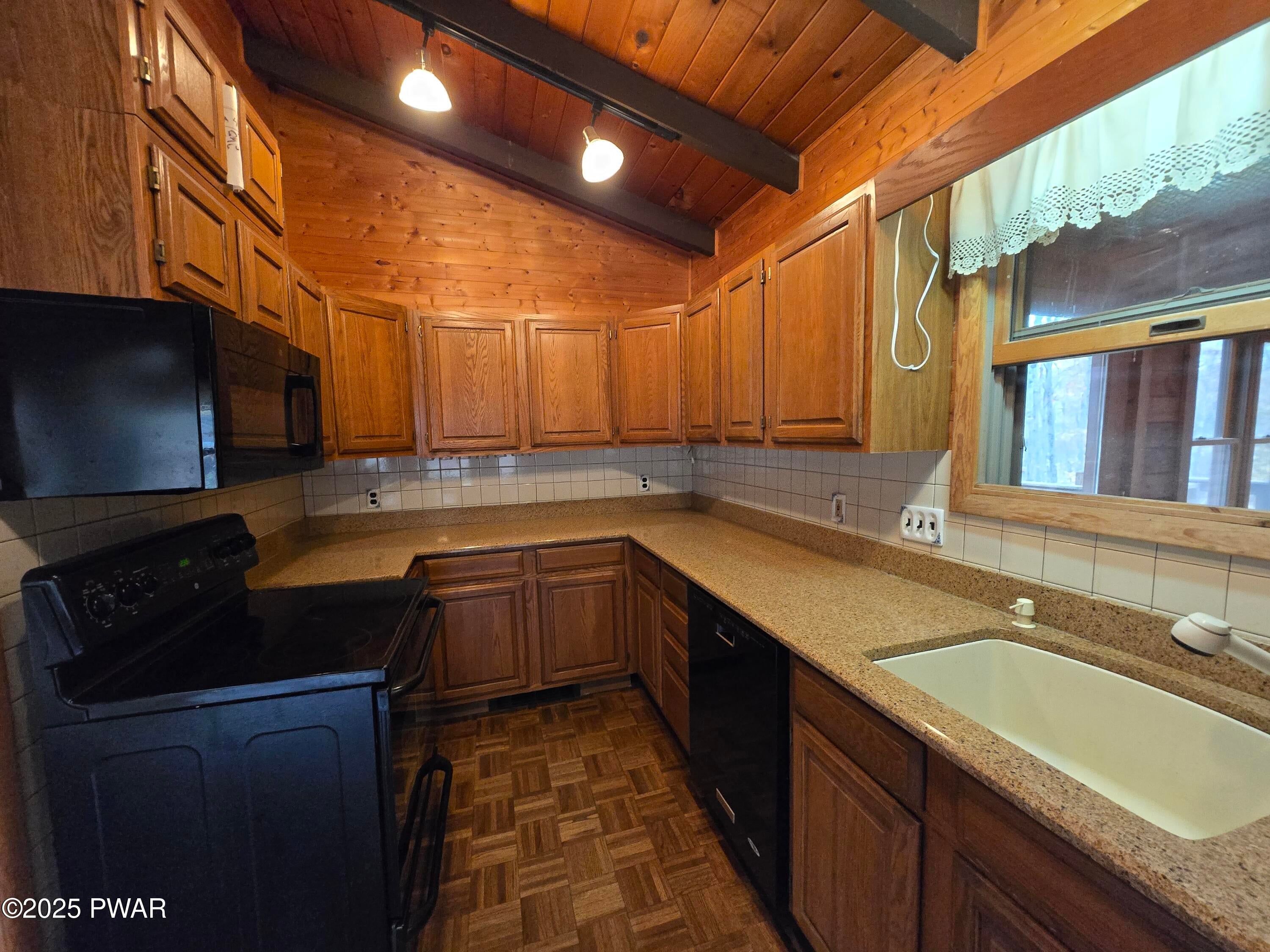 Lords Valley, Pennsylvania, 18428, United States, 5 Bedrooms Bedrooms, ,4 BathroomsBathrooms,Residential,For Sale,1977251