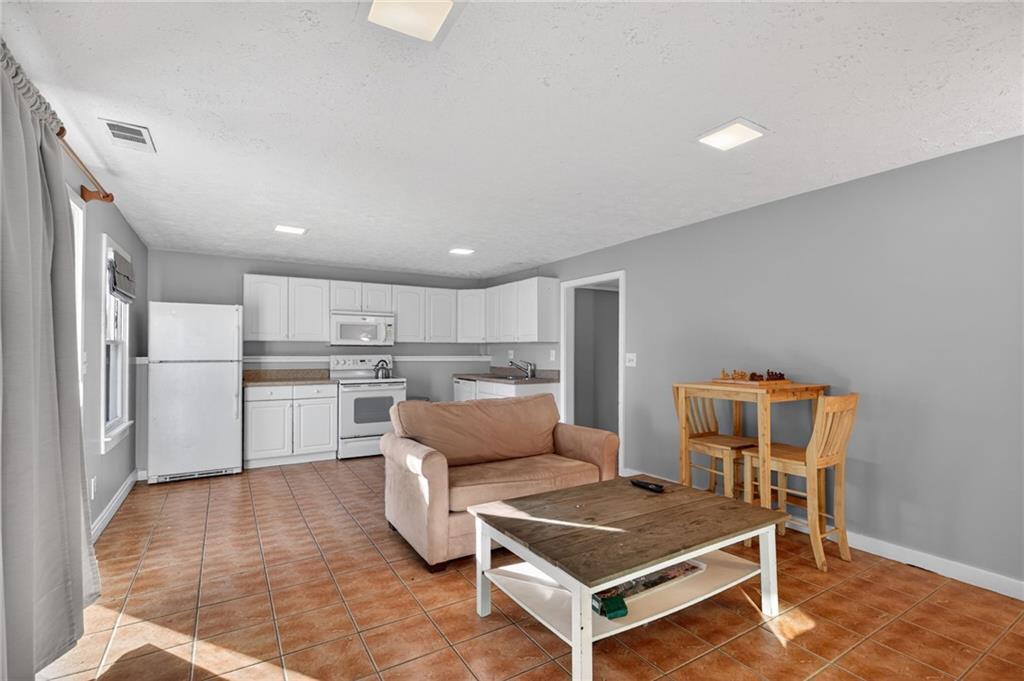 Roswell, Georgia, 30075, United States, 4 Bedrooms Bedrooms, ,4 BathroomsBathrooms,Residential,For Sale,2014792