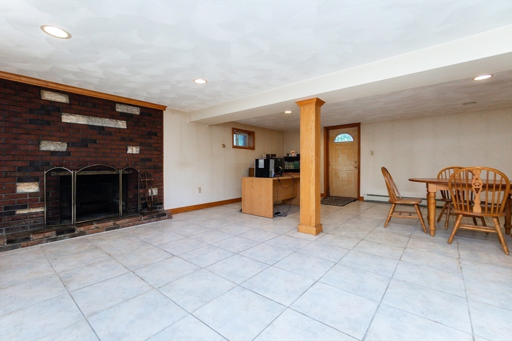 Saugus, Massachusetts, 01906, United States, 3 Bedrooms Bedrooms, ,2 BathroomsBathrooms,Residential,For Sale,1982387