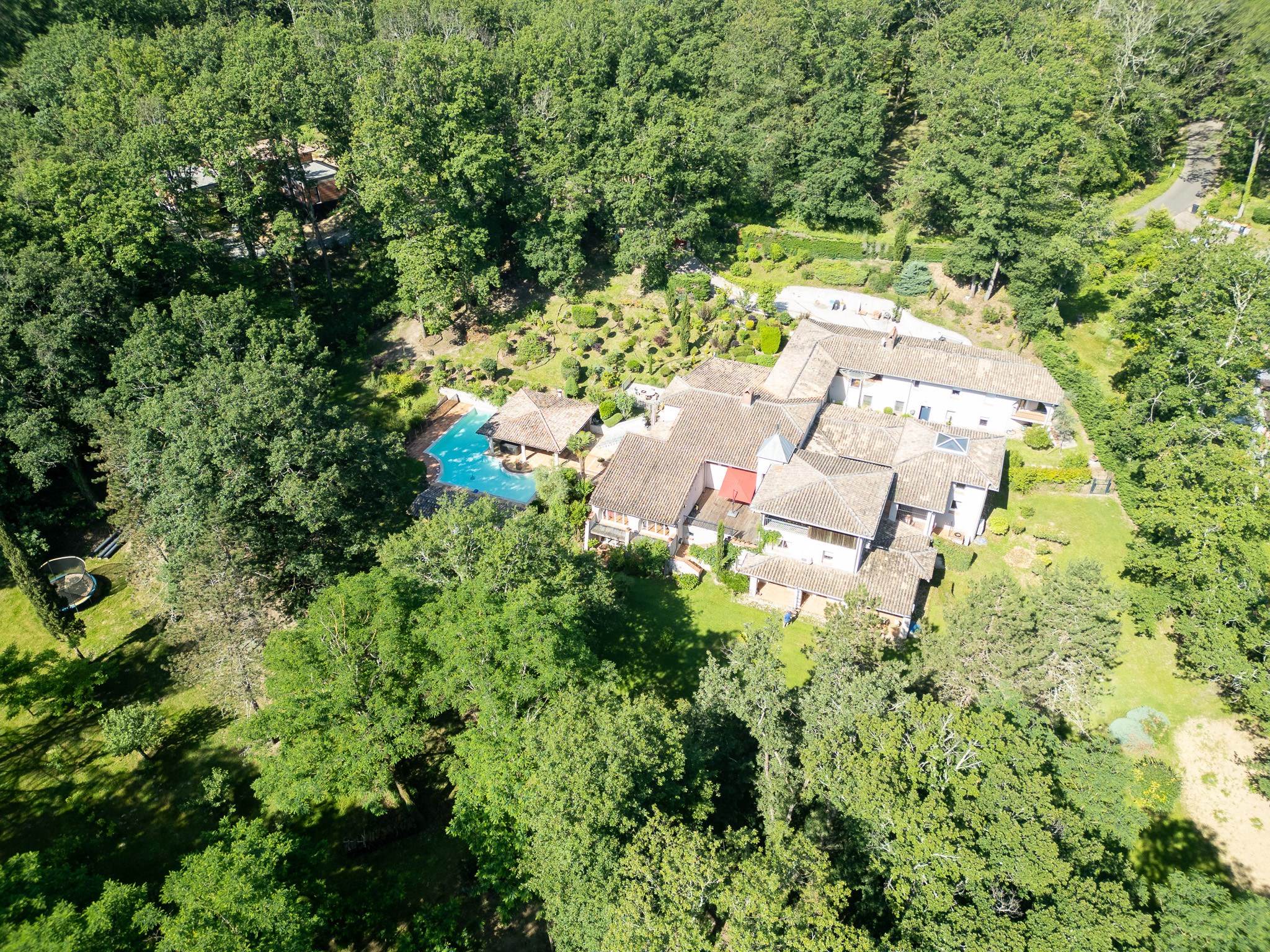  Superb property set in landscaped grounds near an 18-hole golf course. - 物件實景
