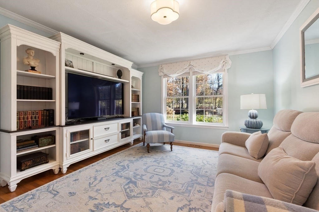 Westford, Massachusetts, 01886, United States, 4 Bedrooms Bedrooms, ,4 BathroomsBathrooms,Residential,For Sale,1987953